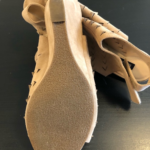 Barely Worn Beige Wedge Heels - Picture 3 of 5